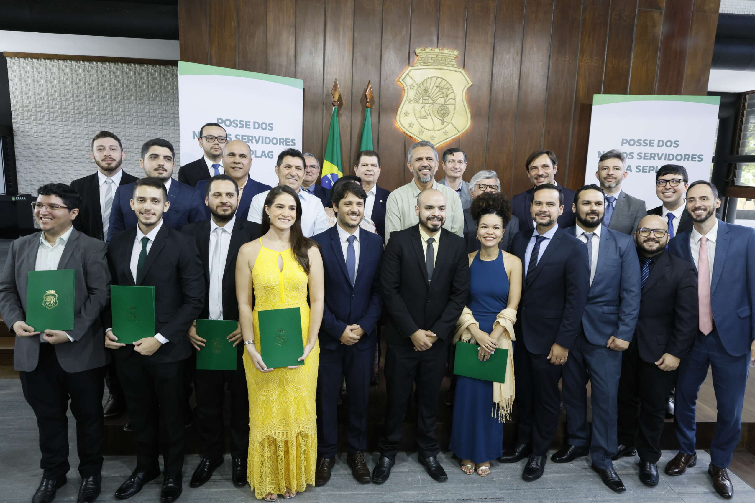 Governador Elmano de Freitas empossa servidores da Seplag