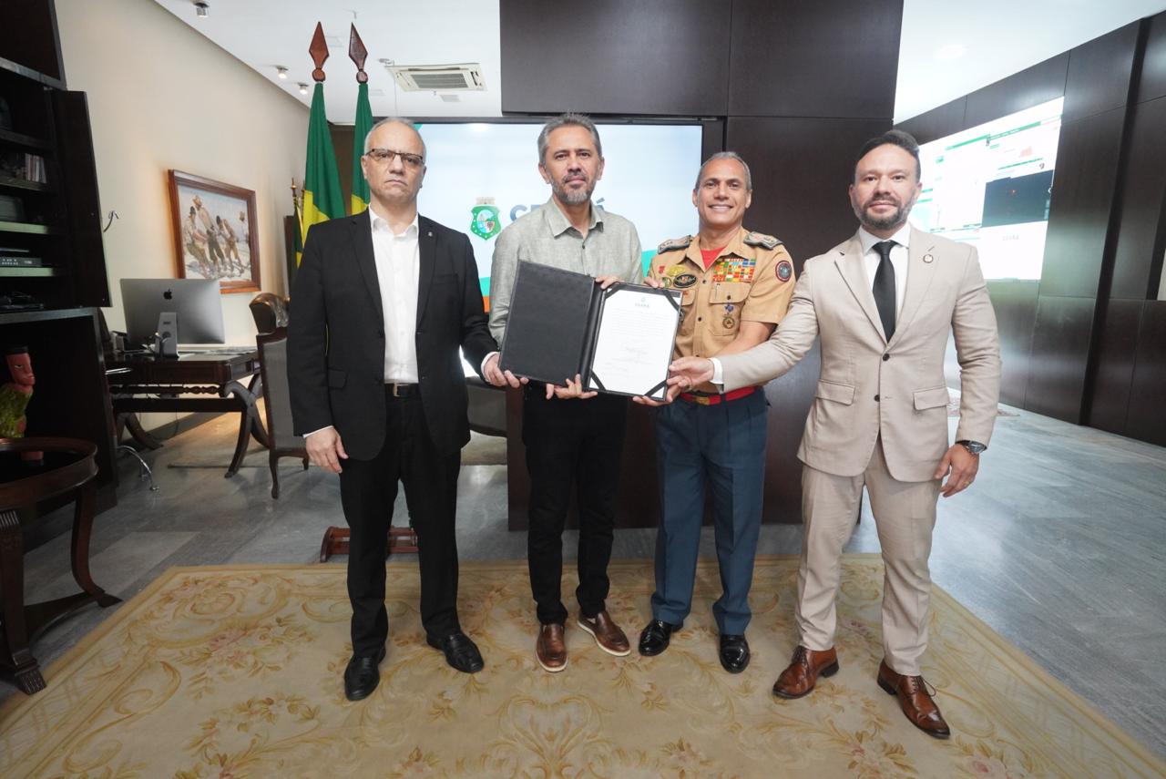 Governo do Ceará anuncia concurso público com 450 vagas para o Corpo de Bombeiros