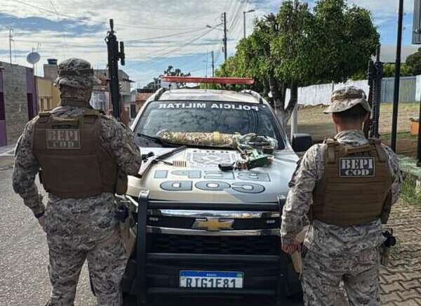 Suspeito é preso pela PMCE com carabina e prensa para fabricação de munições