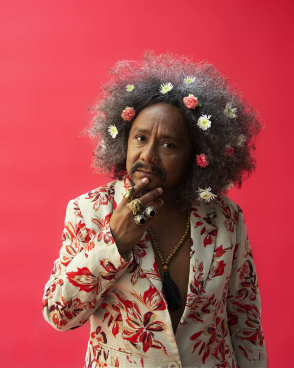 Chico César faz show gratuito na Estação das Artes dia 8 de maio