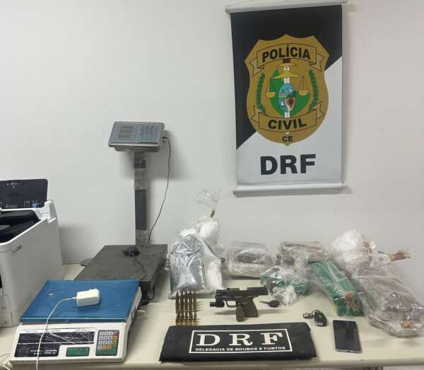 Polícia Civil prende dupla suspeita com 17 kg de drogas, pistola e munições no Quintino Cunha