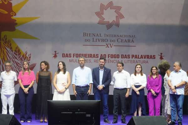 XV Bienal Internacional do Livro: Governador Elmano de Freitas anuncia 10 mil vale-livros para professores da rede estadual