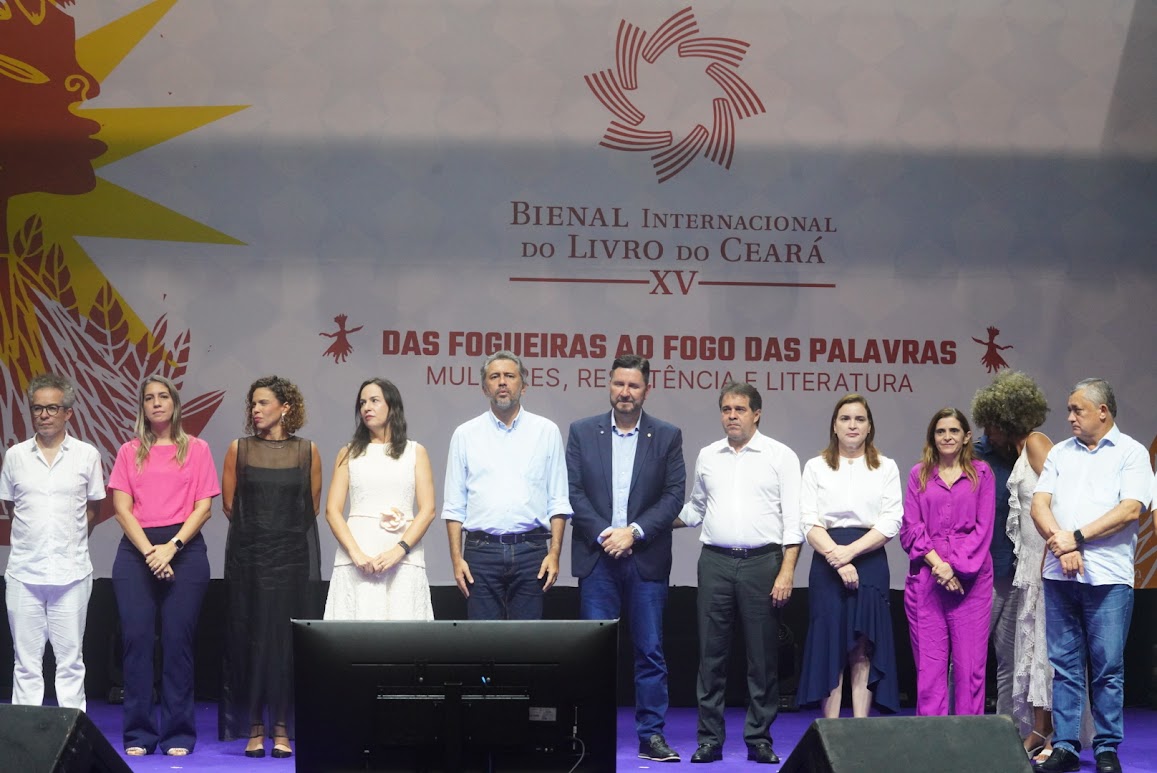 XV Bienal Internacional do Livro: Governador Elmano de Freitas anuncia 10 mil vale-livros para professores da rede estadual