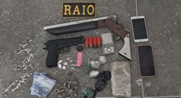 Mulher é presa com drogas e espingarda artesanal em Pacatuba