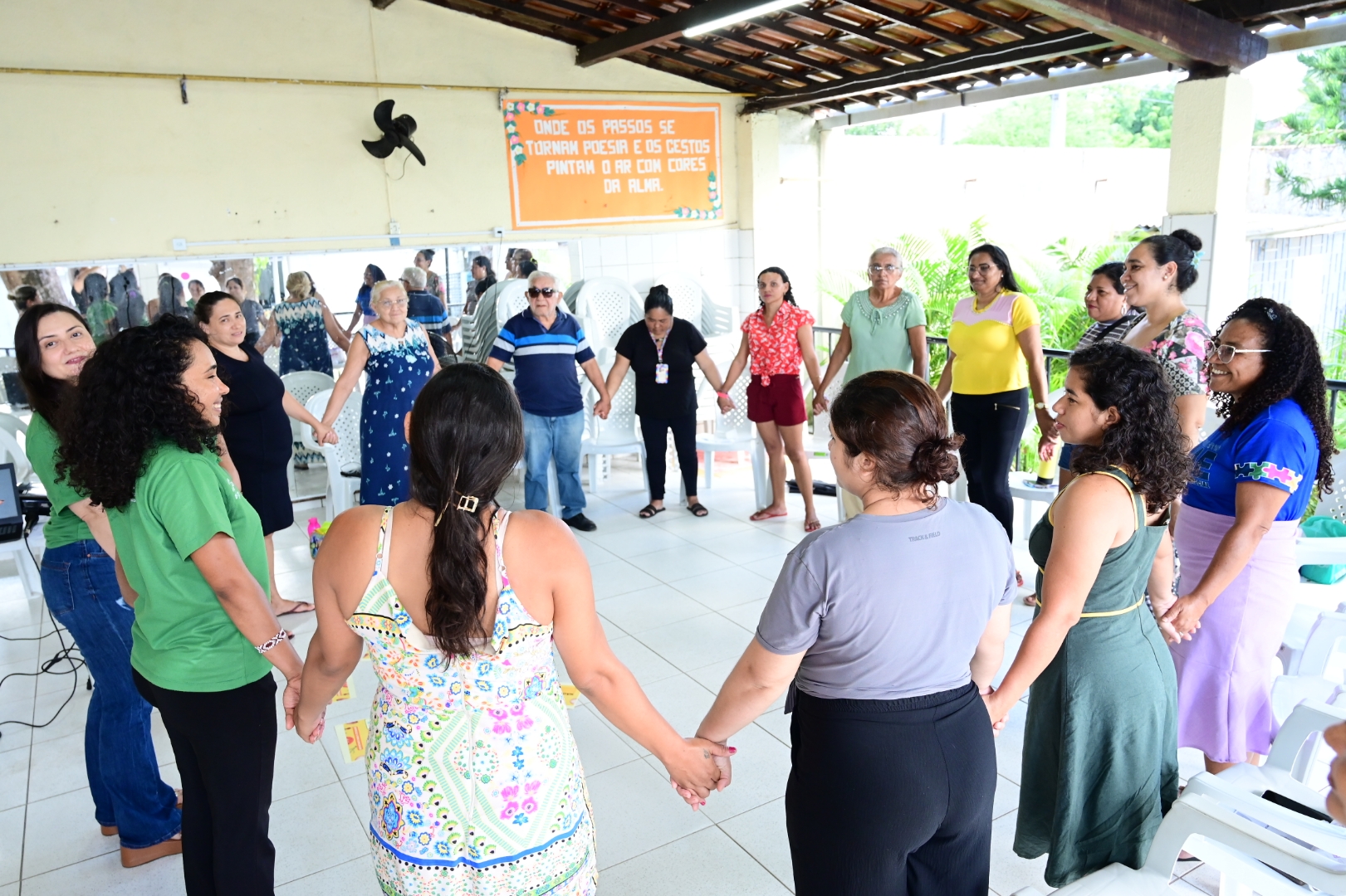 Oficina ajuda famílias de crianças neurodivergentes a superarem desafios com a alimentação