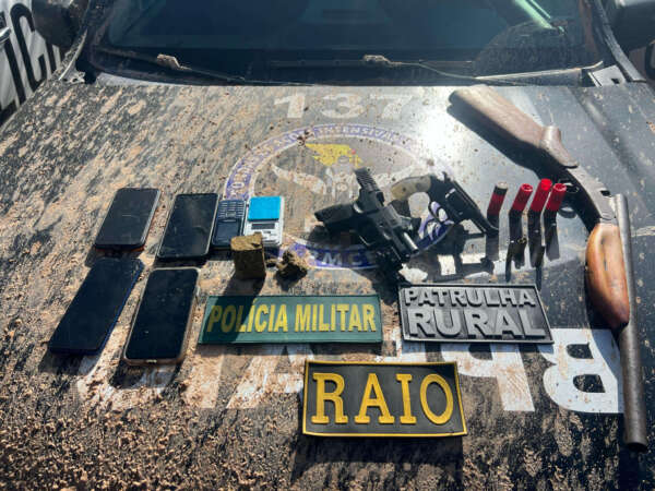 PMCE captura cinco suspeitos de envolvimento em crimes e apreende armas e drogas em Trairi