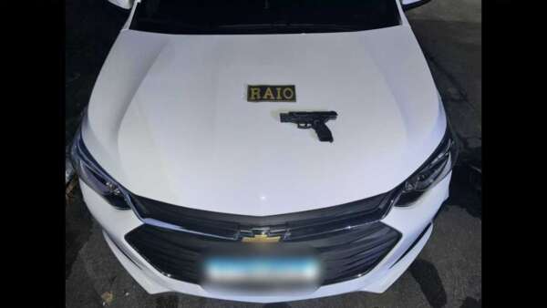 PMCE prende em flagrante dupla suspeita de roubo de veículo na Capital