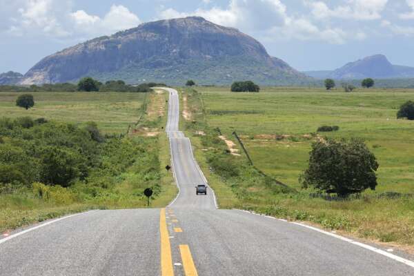 Sertão Central: Quixeramobim ganha estrada nova e Quixadá terá novo hospital municipal