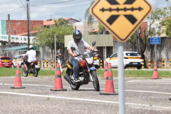Detran-CE atende candidatos do programa CNH Popular em Fortaleza, Caucaia, Maracanaú e Eusébio a partir desta segunda (7)