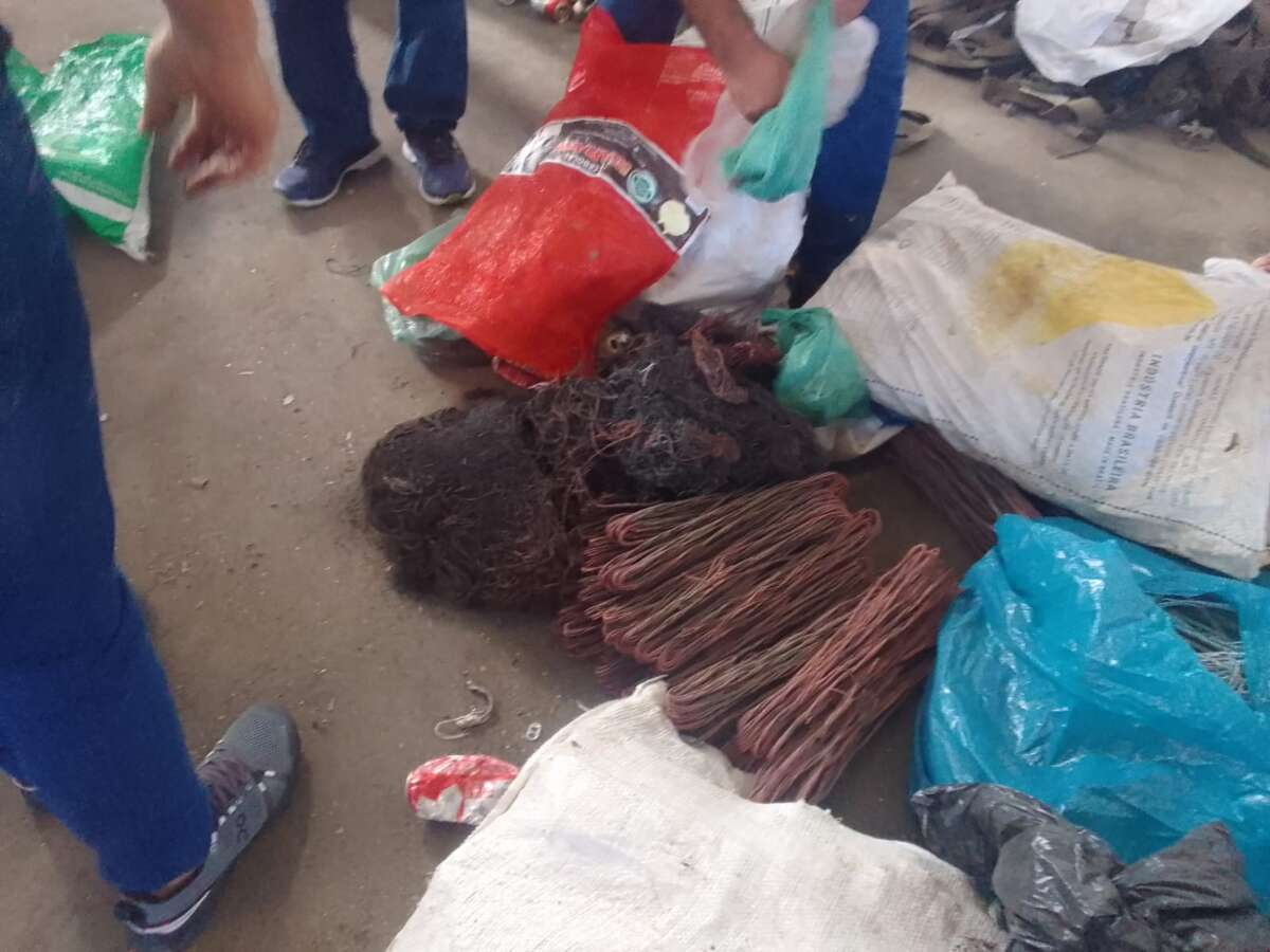 Dono de sucata é preso com carga de 500 kg de fios elétricos e hidrômetros no Genibaú