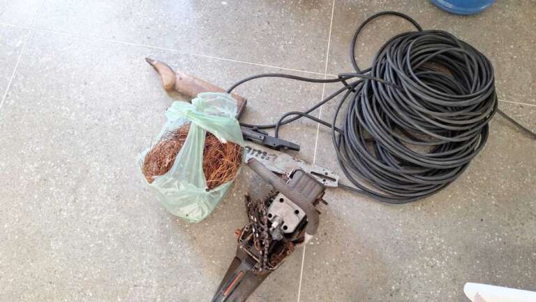 PCCE prende em flagrante suspeito de receptação em posse de fios de cobre em Icapuí