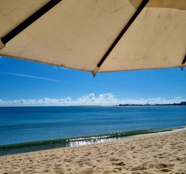 Semace divulga boletim com 35 trechos de praia próprios para banho no Ceará