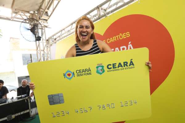 Ceará Sem Fome inicia entrega de cartões para mais de 47 mil famílias cearenses