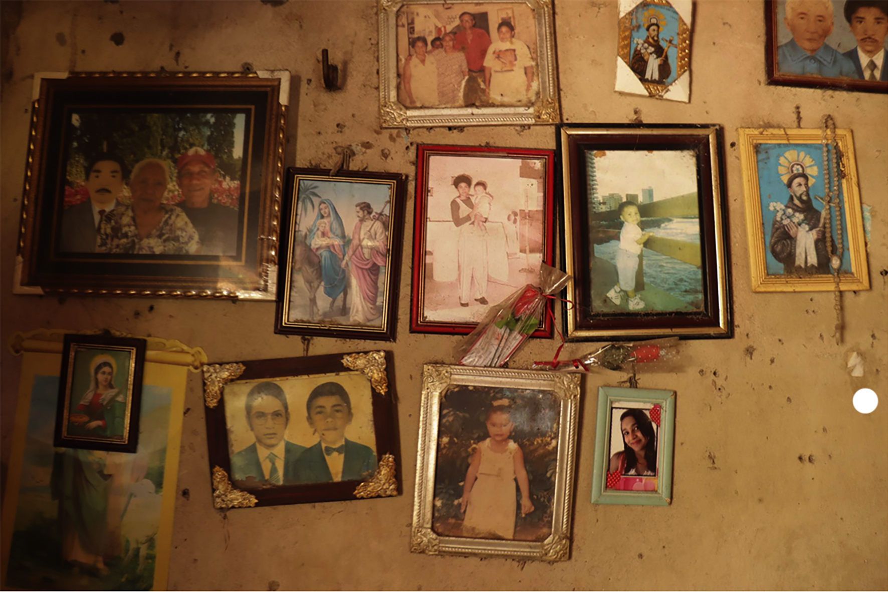 Sobrado Dr. José Lourenço realiza curso sobre fotografia e memória com a artista visual Diana Medina