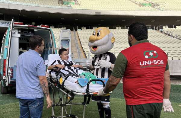 Internado há quase dois anos, paciente apaixonado por futebol realiza sonho de conhecer Arena Castelão