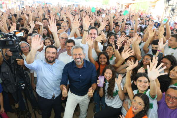 População de Itaiçaba recebe Centro de Educação Infantil e Areninha