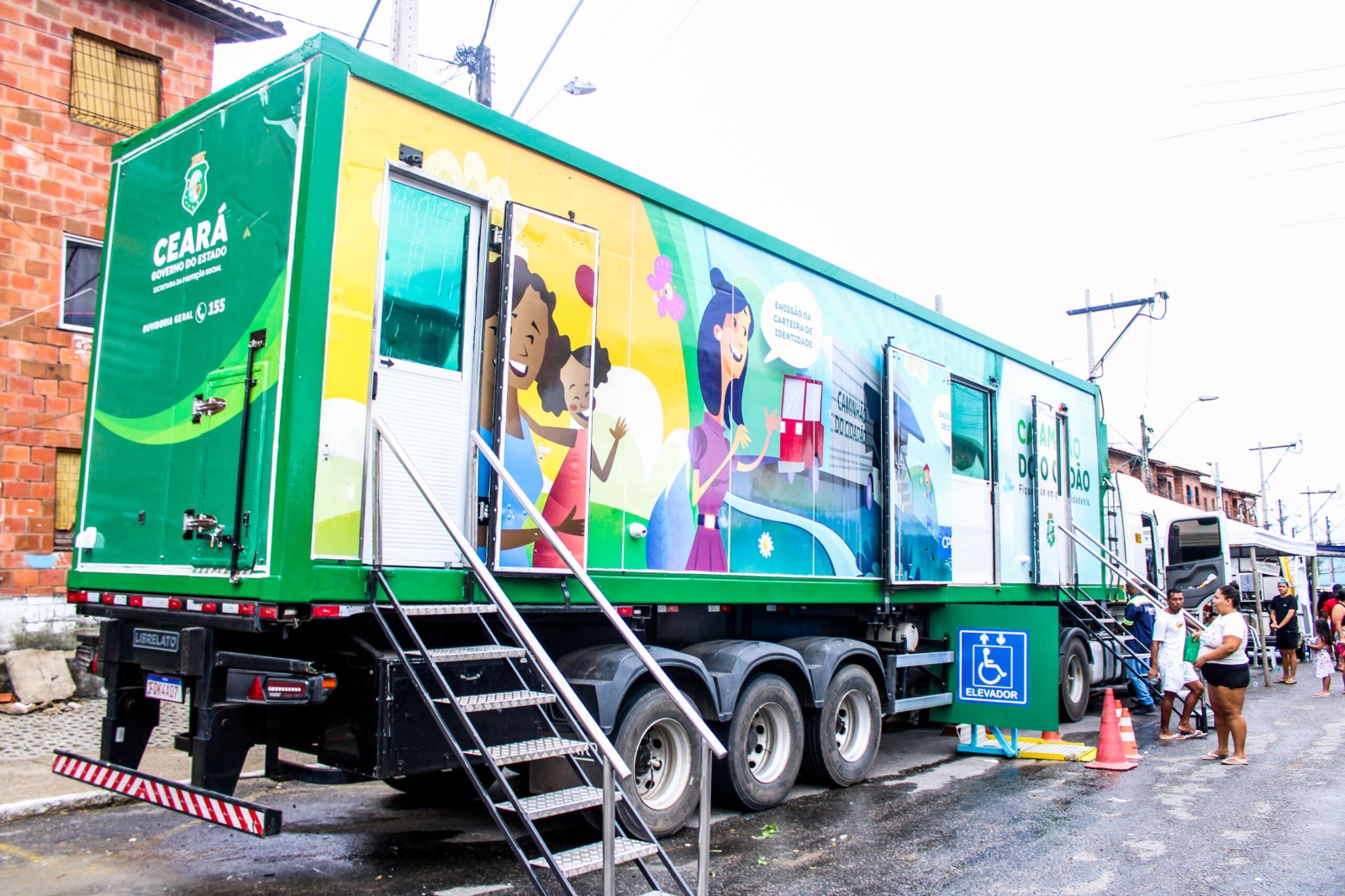 Caminhão do Cidadão percorre 12 comunidades da Capital e do Interior nesta semana