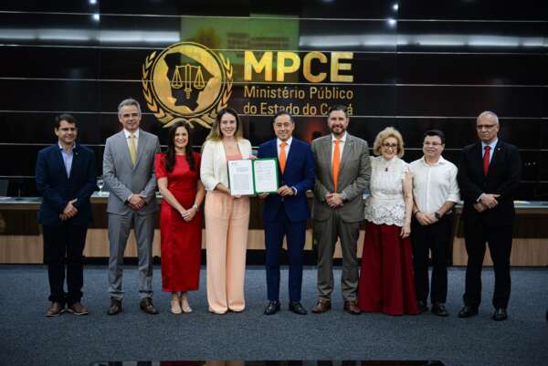 Secretarias estaduais, Alece e sistema de Justiça assinam termo de cooperação para a proteção de crianças e adolescentes