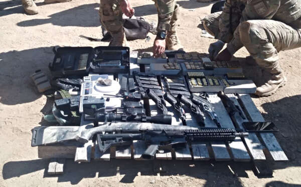 Em ação ostensiva em Caucaia, PMCE apreende pistolas, fuzis, artefatos explosivos e quase 500 munições de vários calibres