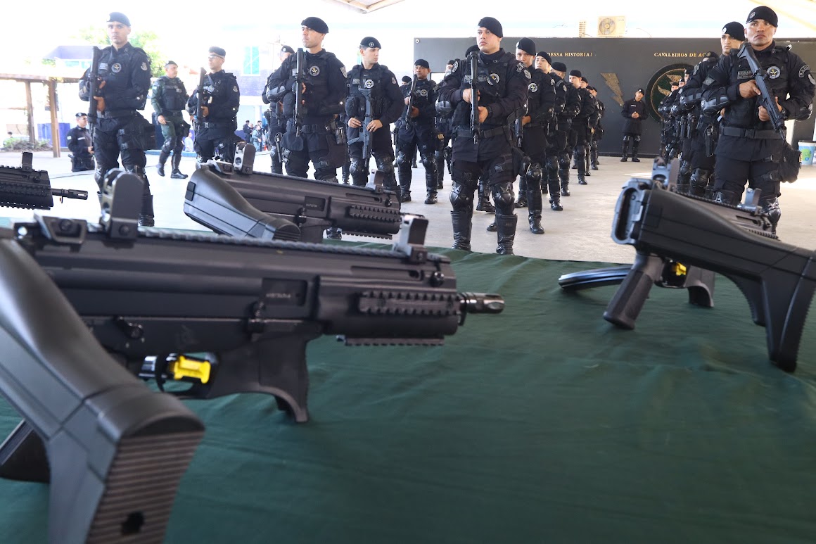 Com investimento de quase R$ 3 milhões, Governo do Ceará reforça CPRaio com 300 carabinas