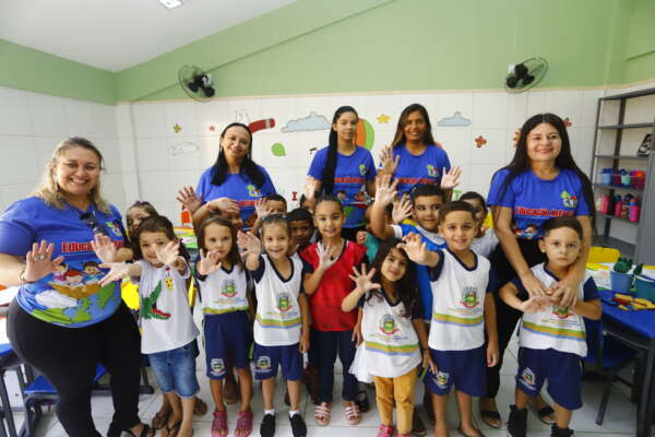 População de Ararendá comemora chegada de CEI e Areninha