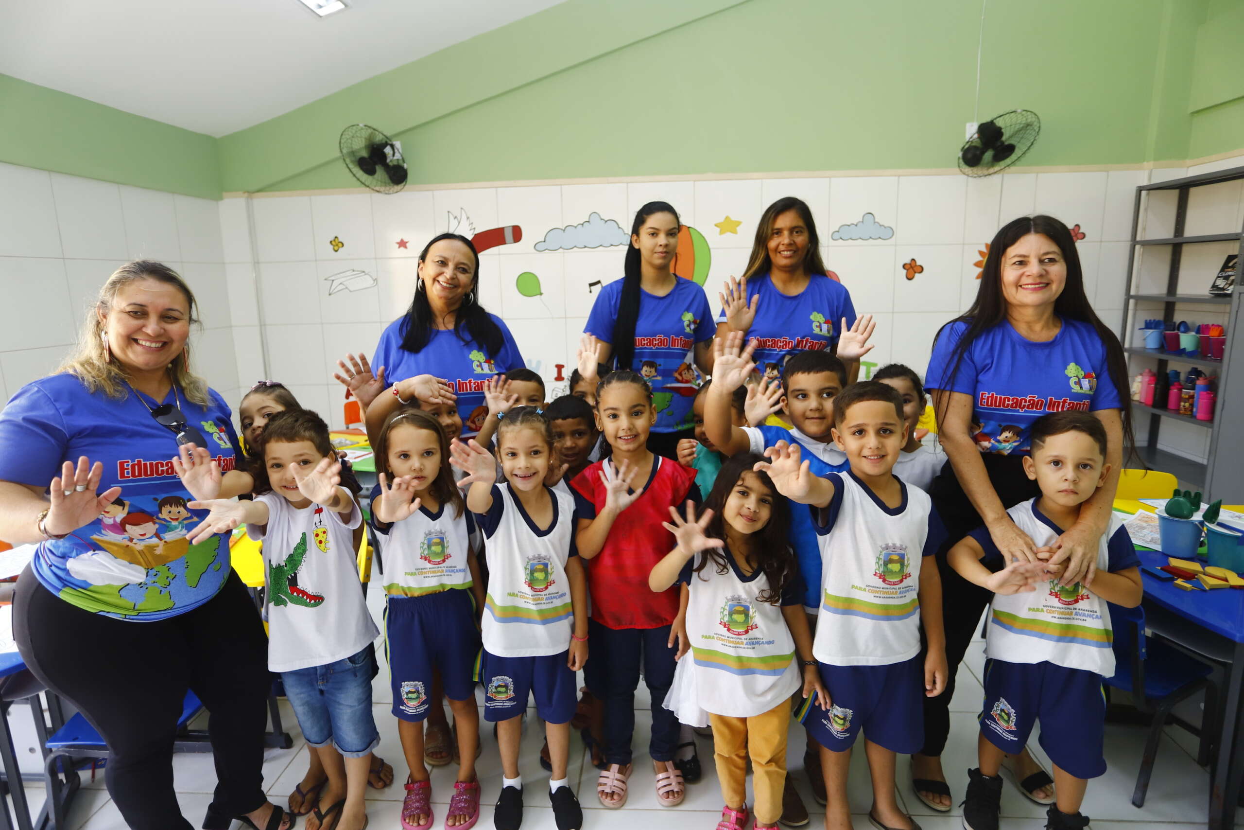 População de Ararendá comemora chegada de CEI e Areninha