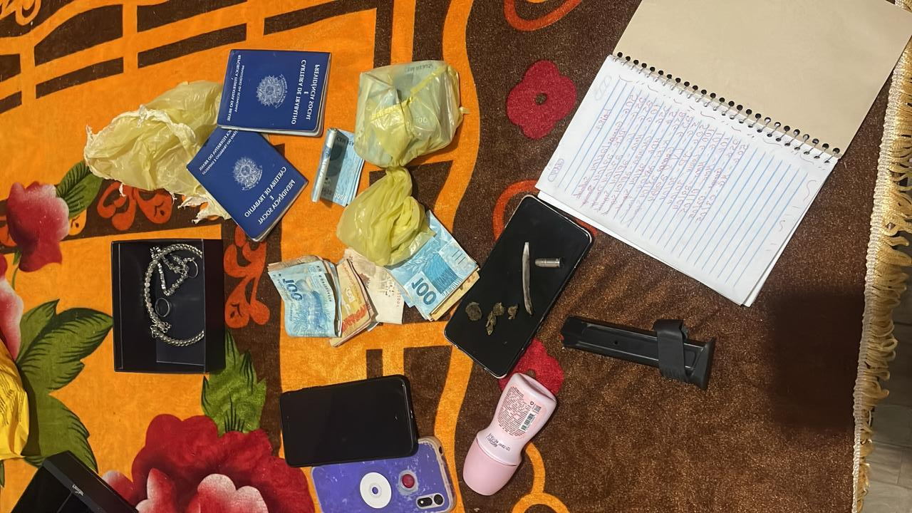 Suspeito de envolvimento com o tráfico de drogas no Carlito Pamplona é preso em flagrante pela PCCE