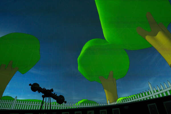 Planetário do Dragão do Mar promove acesso popular à ciência com curso gratuito sobre telescópios