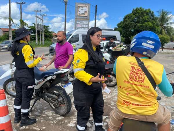 Detran-CE realiza ações do Maio Amarelo nos municípios de Camocim e Barreira