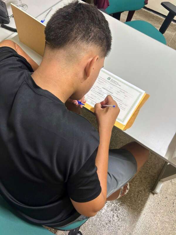 Adolescente do Centro de Semiliberdade de Iguatu reconstrói vida por meio da educação