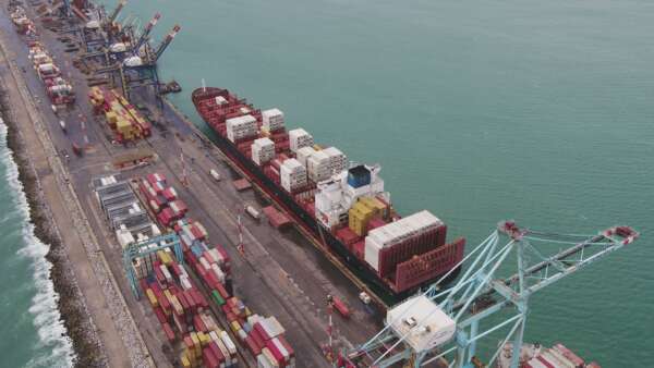 Com melhor quadrimestre da história, Porto do Pecém tem crescimento de 37% na movimentação de contêineres