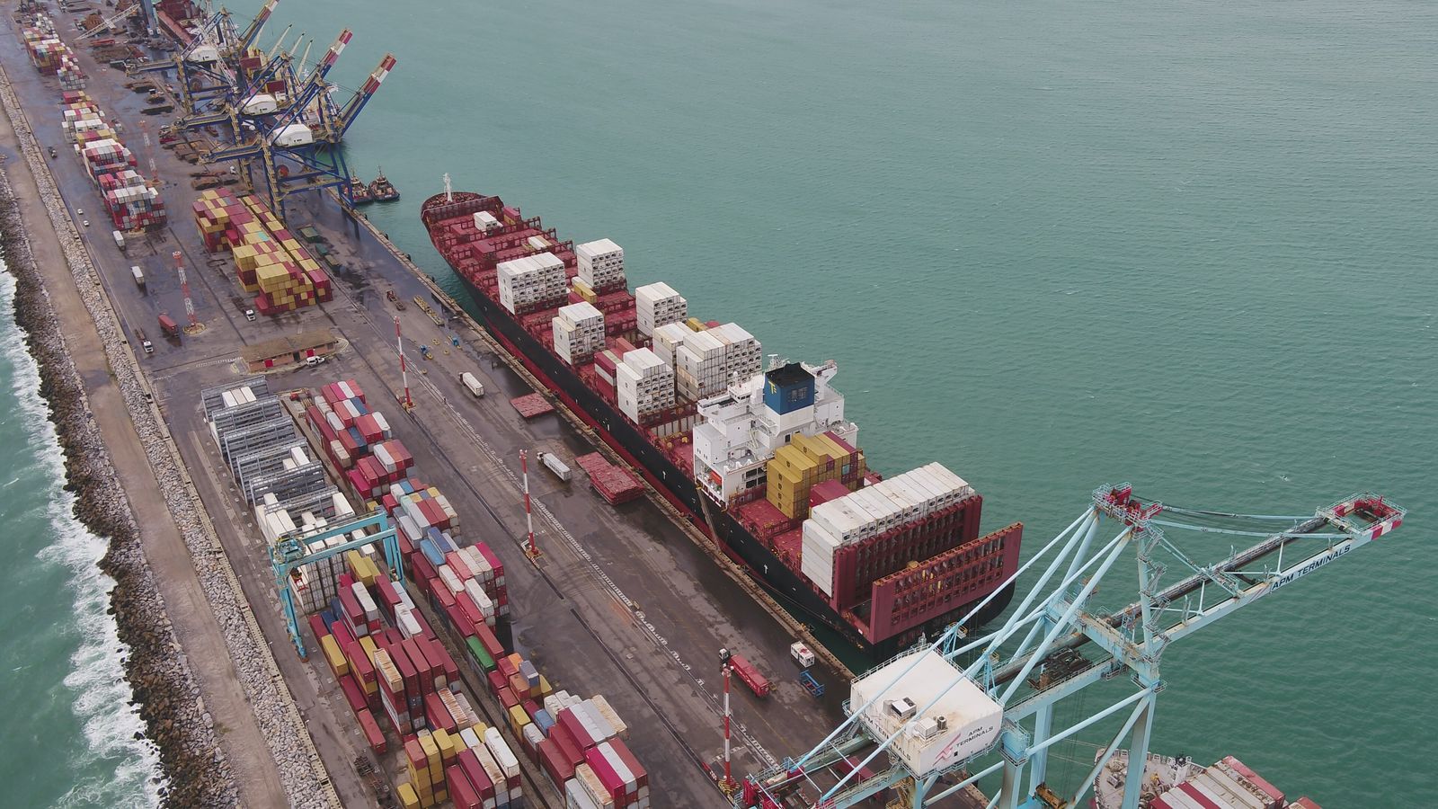 Com melhor quadrimestre da história, Porto do Pecém tem crescimento de 37% na movimentação de contêineres