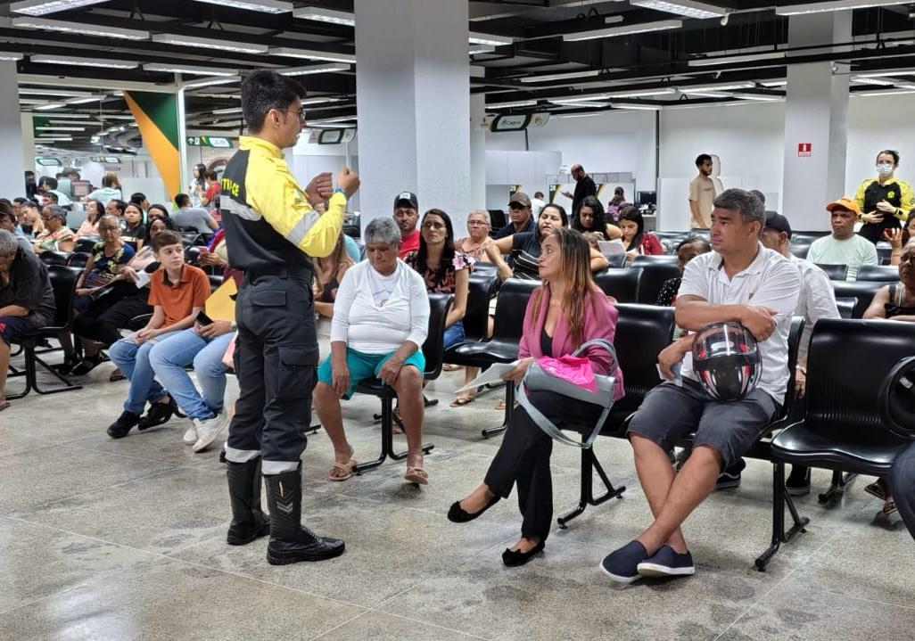 Detran-CE realiza ações do Maio Amarelo para mais de 300 usuários do Vapt Vupt em Juazeiro do Norte