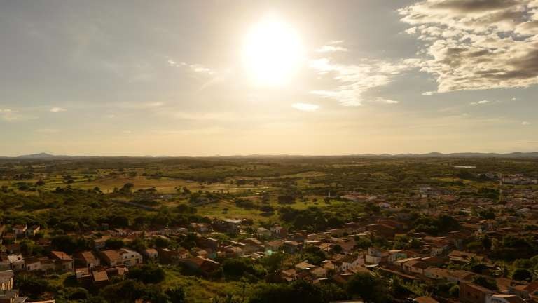 Com céu mais claro, variações de temperatura serão destaque até sexta-feira: máximas acima de 35ºC e mínimas de até 16ºC no interior