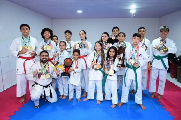 Do tatame para a vida: karatecas do Centro Comunitário São Francisco são destaque em competições