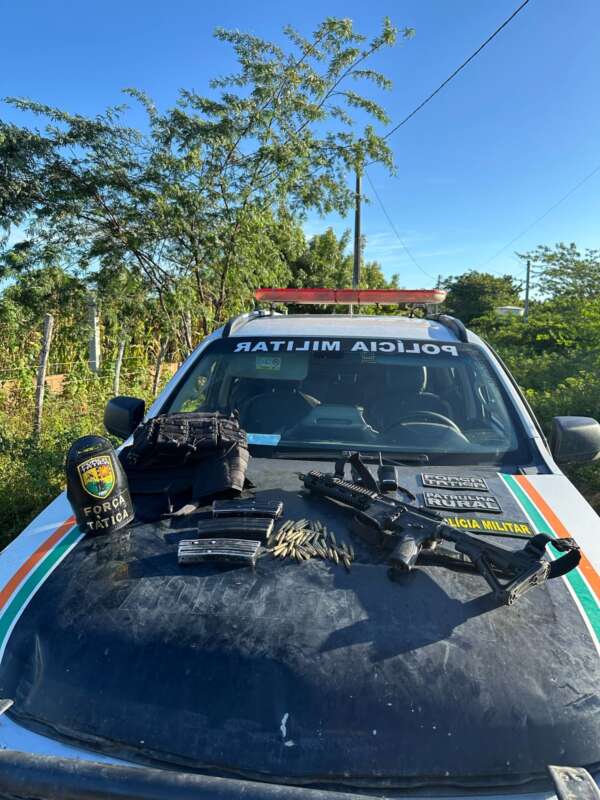 Ação da PMCE resulta na apreensão de fuzil, revólveres, munições e drogas e prisão de suspeito em Amontada