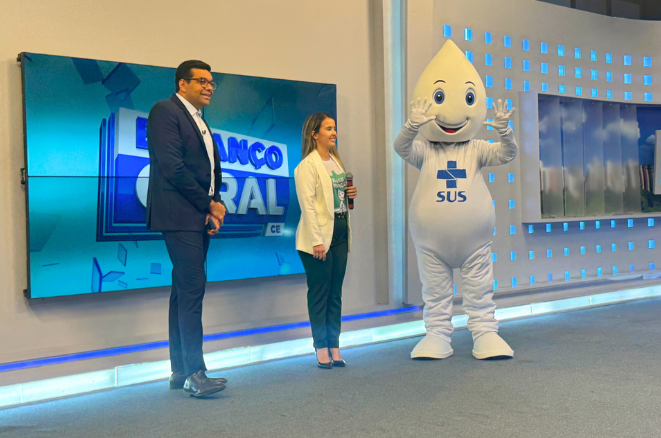 Saúde do Ceará intensifica estratégia de vacinação com visita de Zé Gotinha a veículos de comunicação