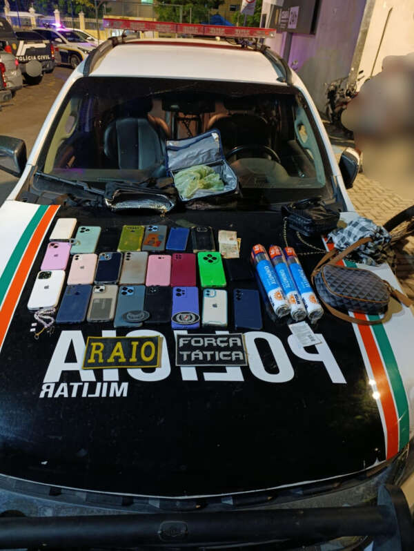 Polícia Militar prende 5 pessoas e apreende 24 celulares furtados durante evento em Sobral