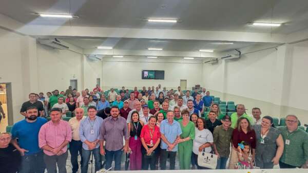 SDE, instituições e cooperativas debatem estratégias para impulsionar a agricultura durante encontro estadual em Tauá