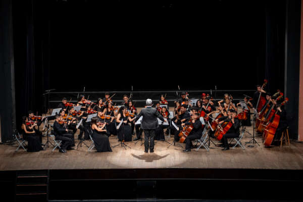 Concerto reúne Orquestra Jacques Klein e Orquestra Juvenil em noite especial no Theatro José de Alencar