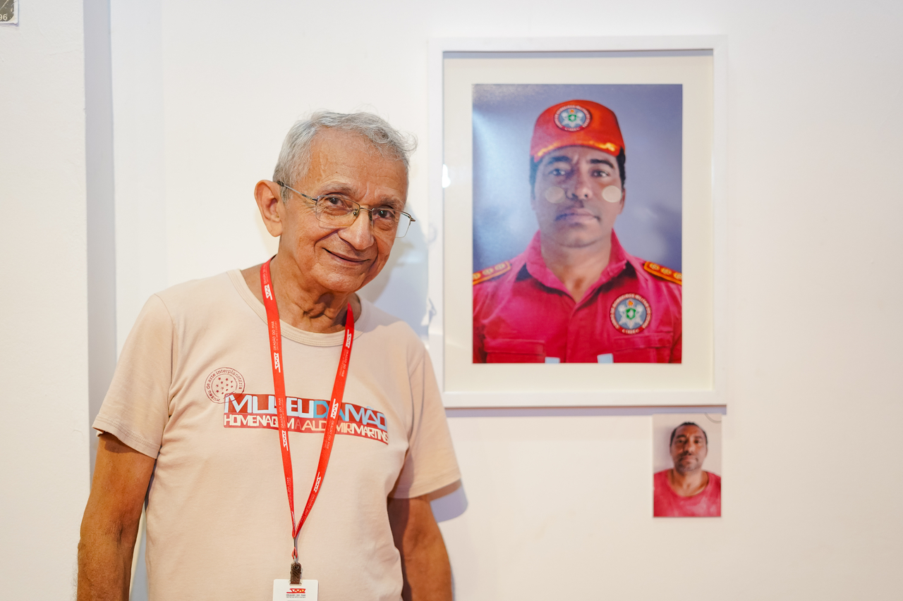 Mestre Júlio Santos facilita oficina de Fotopintura em ateliê no Dragão do Mar