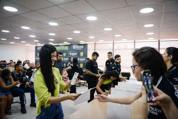 Nos cinco primeiros meses de 2025, crimes de roubos de aparelhos celulares reduzem 27% em Fortaleza e 24,8% no Ceará