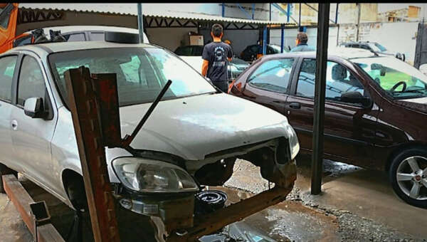 PCCE prende dono de desmanche de veículos e apreende dois motores adulterados em Messejana