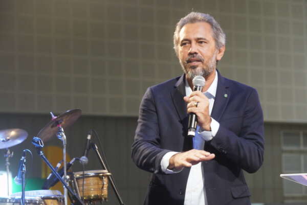 Na abertura do PEC Nordeste 2025, governador Elmano de Freitas anuncia isenções para cobrança de água bruta e construção do Parque de Exposição do Eusébio