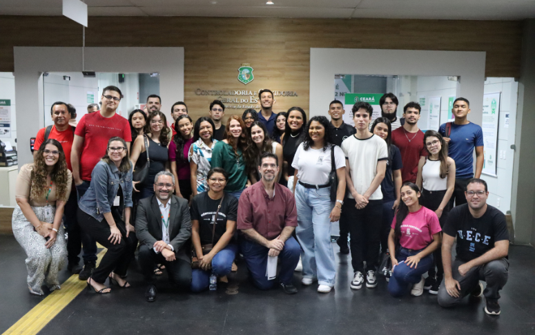 CGE recebe estudantes de Ciências Contábeis da UECE para visita técnica