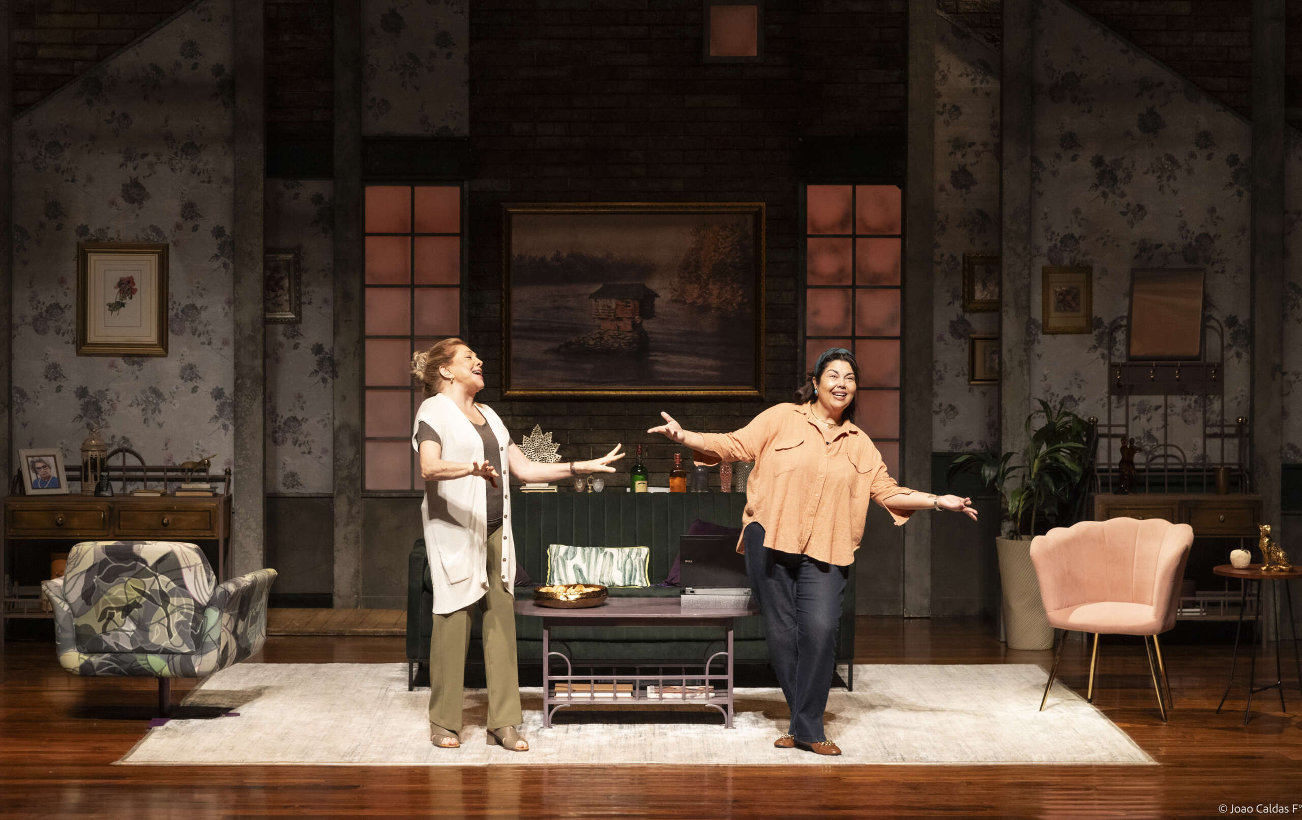 Fabiana Karla e Tania Bondezan protagonizam Radojka – Uma Comédia Friamente Calculada no Cineteatro São Luiz