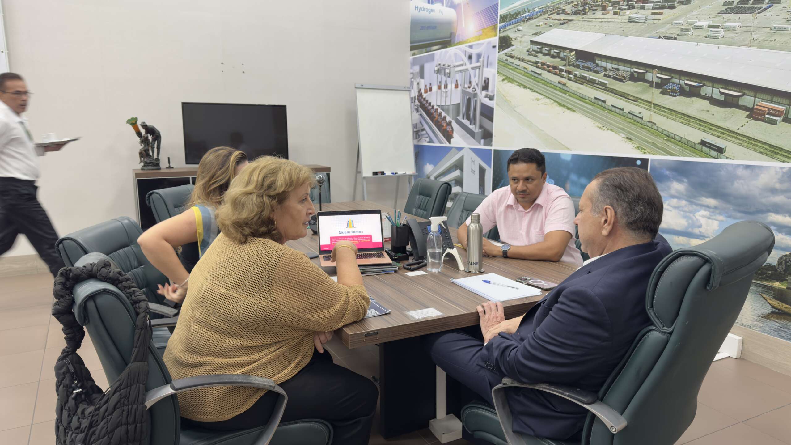 SDE debate com o grupo Mulheres do Brasil projetos de desenvolvimento econômico no Ceará