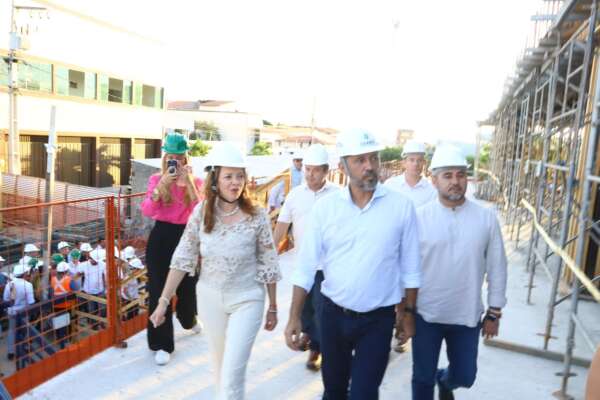 Governador Elmano de Freitas visita obras do Hospital Regional de Crateús