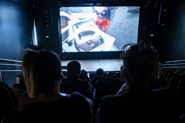 Pinacoteca do Ceará oferece Conversa de Ateliê sobre memória LGBTI+ de Fortaleza, visita mediada em Libras e oficinas