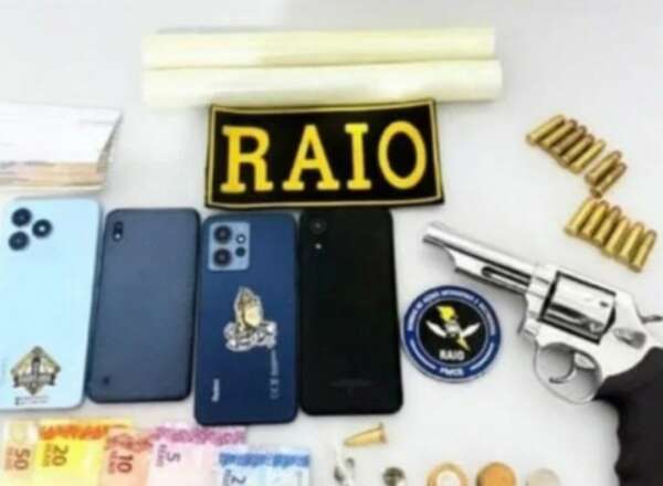 PMCE prende em flagrante homem com arma de fogo e drogas em Aquiraz